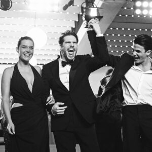 François Civil Instagram - Merci au @festivaldecannes pour ces moments extraordinaires. 
Merci @autopromodegilleslellouche de nous faire vivre ça ❤️

L’AMOUR OUF 

@hugoselignac @al1attal @adeleexarchopoulos @karimleklou @vincentlacoste @jipac_shakur @anthonybajon @malikfrikah @mallo_wanecque @raphael.quenard 

🙏🏻 @bvlgari @gregorycrognier @gucci @charlottedelapparent @charlottetilbury

🫶🏻 @nour_abdelnour @_matthieuderrien
