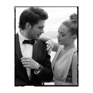 François Civil Instagram - Well, this happened ... ⚡️Proud x2000 to have won the Trophée Chopard in Cannes this year. Especially because it’s alongside the beautiful, incredibly talented and wildly funny @florencepugh ✨👌🏻 Thank you @chopard , @festivaldecannes , @variety , @dior and everyone who voted👀

Beautiful madness.🔭
📸 @gregwilliamsphotography