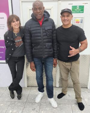 Frank Bruno Instagram - Morning was delighted to be invited to appear in Belfast last night not been there for years and now twice in 6 months! Bumped into Chrissie Hynde at the airport! So anything happening today? He he have a good day  #sunday #belfast #morning ing