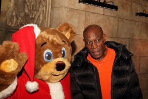 Frank Bruno Instagram - Morning what have you planned for today? A visit to Father Xmas? When I was a kid I am told I asked my mum why Santa was wearing brown boots in one store and black in another all in the space of 10 minutes! As a kid I loved the magic of Xmas shame we all have to grow up!! Have a good day #xmas #santa #morning #saturday