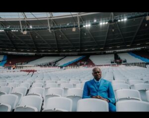 Frank Bruno Instagram - Evening I have been reminded its Mental Health awareness week. I am sure we are all aware of Mental Health issues but are the Government and people who can make changes for the better doing anything at all? A caption for this picture? “I know I was told to arrive early but——“. #evening #early #tuesday