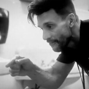 Frank Grillo Instagram - Find that person who gets you off the floor when you can’t get up. We all need them. All of us. Let’s start the week with a fucking plan and attack it. Incremental victories lead to great success. But you need to be attacking life every day. #traintolive  #AlveyKulinaWisdom #Kingdom @fortunegymboxing