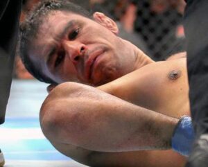 Frank Mir Instagram - Dec10.2011

Frank Mir sends chills across the fight game, when he breaks the arm of Antônio Rodrigo Nogueira with a kimura