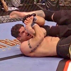 Frank Mir Instagram - Feb28.2003

Frank Mir earns the 5th victory of his career, when he finishes Tank Abbott with the first & only toe hold in UFC history