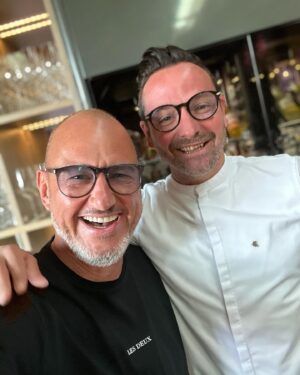 Frank Rosin Instagram - Sommerfest in Kallstadt mit dem wundervollen @hansneuner aus dem @restauranteocean im @vilavitaparcresort @kurt.gillig ! @hofgut_dagobertshausen @vilavita_marburg #landpartiedagobertshausen2023 
By the way, mein Lieblingsresort #portugal !

#weinvonrosin #teamfrankrosin #holmirfrankrosin #kochmitfrankrosin @green.rosin #mygreenrosin #vegan #vegetarian #rosinsrestaurants #thetastesat1 #restaurantrosin #frankrosinstore #tvkoch @lekkerland 

@naarmann_privatmolkerei @michelin_guide_germany @michelinguide @rosin.online.store @green.rosin #restaurantrosin #rosinsrestaurants @_oliverengelke_ 
#teamfrankrosin @rollingpin.co  #vegan #vegetarisch #vegetarian @kabel_eins @ggmgastro @naarmannprivatmolkerei #mygreenrosin @thetaste @sat1 #lekkerland #kabeleins #sat1 @hack_ag @immergruen_official @otto_gourmet