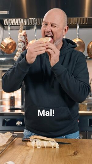 Frank Rosin Instagram - Pfanne auf volle Kanne🔥 - FrankRosins unwiderstehliche Philly Cheese Steak Sandwich Kreation 🧀🥩

Ihr möchtet mehr? Das vollständige Rezept und eine detaillierte Anleitung gibt’s exklusiv auf unserem YouTube-Kanal! 🎥👀 Taucht ein in die Welt der Aromen und teilt eure kulinarischen Erfahrungen mit uns! 👩‍🍳👨‍🍳 Link in unserer Instagram Bio!

#foodtrend #foodie #foodinspiration #recipeoftheday #cookingvideo #delicious #homecooking #foodlove #instafoodie #easyrecipes #foodgasm #FrankRosin #FoodieTrend #TikTokFood #CookingMagic #bigsteak #cheesesandwich #CheesyCreation #RecipeShare #FoodInspo

Entdeckt die kulinarische Magie mit unserem Lieblings-Sternekoch @FrankRosin! ✨👨‍🍳 Schaut vorbei und lasst euch von einem Meister seines Fachs inspirieren! 🔪🌟 #sternekoch #frankrosin