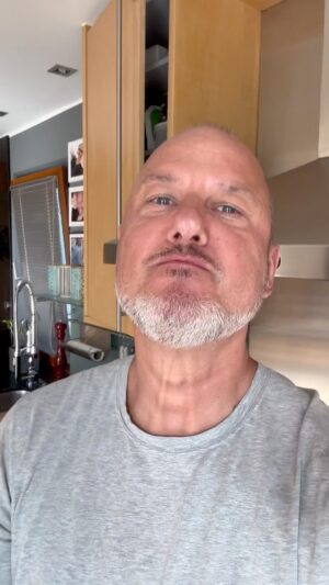 Frank Rosin Instagram - Wer von Euch liebt es genau so wie ich, ist vegan unterwegs und lässt hier ein like 👍??

Die virtuelle Menükarte aus unserem kleinen Restaurant Rosin geht weiter!
-Fenchelsalat mit Orangen und Granatapfelkernen, vegetarische Köfte, Ezmegel, Sesam Hollandaise, Joghurteis mit Tahini, karamellisierte Fenchelsamen -
Viel Spaß mit diesem #vegan #vegetarian #schmackofatz !
@caner.ptkmr @_oliverengelke_ @david.schmeing #teamfrankrosin #teamfrankrosinwarderhammer👌 rderhammer #holmirfrankrosin #kochmitfrankrosin @naarmann_privatmolkerei @ggmgastro @ggmgastro.de