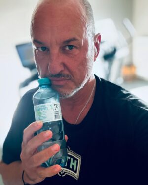Frank Rosin Instagram - Good Morning Morning Routine!😂❤️