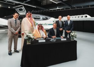 Frank Thelen Instagram - Ein weiterer bedeutender Meilenstein für @liliumaviation ✨👏

Die Saudia Group hat heute einen Kaufvertrag mit Lilium unterschrieben – für eine Bestellung von bis zu 100 eVTOL-Jets 🛫

Neben dem Generaldirektor der Saudia Group und dem deutschen Botschafter im Königreich Saudi-Arabien, war auch Liliums Chairman Tom Enders, ehemaliger Airbus CEO, dabei. Auf den Bildern seht ihr, wie Fahd Al-Jarbou, CEO von Saudia Private und Lilium CEO Klaus Roewe den Vertrag unterzeichnen 🖋️

Lilium plant die ersten Jets schon 2026 ausliefern. 

Es war die größte eVTOL Bestellung einer Airline 💪

Die Pressemitteilung dazu findet ihr in der Story 👆
Ich bin selbst Shareholder- das ist keine Anlageberatung.