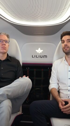 Frank Thelen Instagram - Wann werden die ersten @liliumaviation-Jets ausgeliefert? 🛫

Ich habe erneut unser Lilium Headquarter in München besucht und mit Gründer Daniel Wiegand und CEO Klaus Roewe über die nächsten Monate und anstehenden Meilensteine gesprochen: erster bemannter Testflug, Zertifizierung, Auslieferung der ersten 780 Vorbestellungen…und natürlich auch über die Finanzierung. 💰

Außerdem haben Daniel & Klaus noch mal einen Ausblick gegeben, wohin die Reise mit Lilium gehen soll: Auch wenn aktuell der Fokus auf dem Premium-Sektor und bestehenden Charterfirmen liegt, plant Lilium langfristig einen Shuttleservice für die breite Masse aufzubauen – mit Preisen, die mit denen einer Taxifahrt vergleichbar sind. 🚕

Schaut rein: Es lohnt sich 🎧 Das Video verlinke ich euch in der Story.

Dies ist keine Anlageberatung. Ich bin Lilium-Shareholder.

#lilium #urbanairmobility #evtol #regionalairmobility #flugtaxi