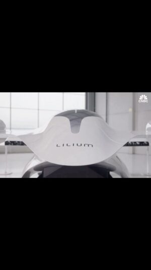 Frank Thelen Instagram - Emissionsfrei fliegen 🛫 mit dem elektrisch betriebenen Lilium-Jet

CNBC hat @liliumaviation in München besucht und mit CEO Klaus Roewe und Co-Gründer Daniel Wiegand über den elektrischen Senkrechtstarter (eVTOL) gesprochen, mit dem Lilium einen wichtigen Beitrag zur Dekarbonisierung des regionalen Flugverkehrs leisten will.

Als wir 2016 mit @freigeistcap in Lilium investierten, waren da 4 Gründer mit einem kleinen Prototyp und einer großen Vision. Inzwischen hat das über 700-köpfige Team mit einem Prototyp in Originalgröße in zahlreichen Flugtests bewiesen, dass die Technologie funktioniert und letztes Jahr die Produktion des Lilium Jets gestartet. 

Der einzigartige technologische Ansatz von Lilium ermöglicht eine höhere Reichweite als andere eVTOL-Player und deckt somit auch den Transport zwischen Städten ab.

Könnt ihr euch vorstellen, zukünftig mit Flugtaxis von A nach B zu reisen? ✈️

Das vollständige Interview verlinke ich euch in der Story. 👆🏼 

Keine Anlageberatung. Ich bin Lilium Shareholder.

#Lilium #eVTOL #ZukunftDerLuftfahrt #Innovation #Emissionsfrei #Freigeist