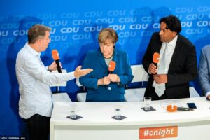 Frank Thelen Instagram - Happy Birthday zum 70. Geburtstag, liebe Angela! 🎂
Ich durfte während ihrer Zeit als Kanzlerin viel mit ihr diskutieren - wir waren zwar nicht immer einer Meinung, aber sie hat Deutschland und Europa zusammengehalten 🇪🇺 Vielen Dank dafür 🙏