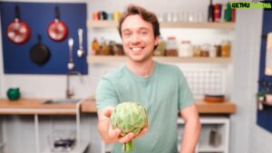 Frankie Celenza Instagram - EAT YOUR GREENS! Sting tonight at 7pm! Going green isn’t just a trend, it’s a no-brainer when the fresh veggies are in season and at their lowest prices. These colorful recipes and zero waste tips will have you rejoicing after a long winter season. 
Tonight I’m cooking:
Spring Green Quinoa 
Spring Veggie Stir Fry
Vegetable Scrap Fritters