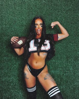 Frankie Kennedy Instagram - Bring it on! Who’s ready for football this weekend? 🏈🏟️