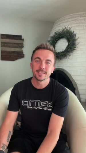 Frankie Muniz Instagram - COMPLETED: Kansas Speedway: debrief_
.
.
Thank you to everyone who chimed in and asked me questions from all over the world. Also, a special thanks to my mom for always supporting me! Next stop, Charlotte!