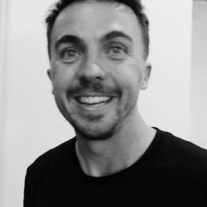 Frankie Muniz Instagram - Doing some stuff around the house today. It feels good to check the little things off my to do list.