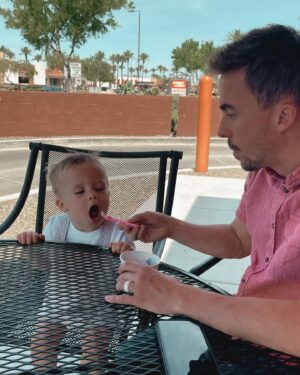Frankie Muniz Instagram - I scream, you scream, we all scream for wild and reckless! No? Is that not how it goes?
.
What’s your favorite ice cream flavor? Mine is pistachio from carvel. It reminds me of growing up and hanging out with my family back in New Jersey! Mauzs favorite is anything without dairy 🥸