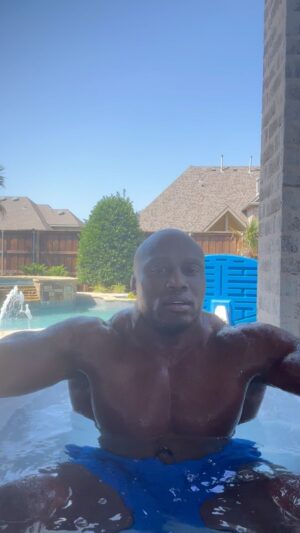 Franklin Lashley Instagram - There are so many benefits to a cold plunge.  Muscle and joint recovery, inflammation reduction, improved circulation.. and the listen goes on however sometimes it’s just nice to take a dip for stress relief and meditation.  #chillvibes #coldtherapy #coldplunge