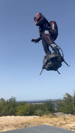 Franky Zapata Instagram - Only two days left to announce you a little surprise that I’m very excited about😊

#frankyzapata #flyboardair #jetpack #zapata #future #technology #innovation #engineering #mobility