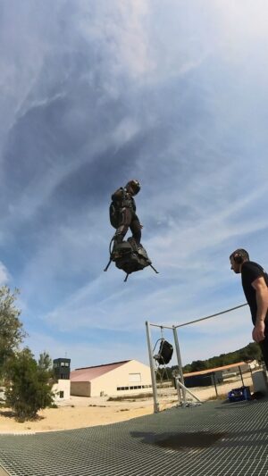 Franky Zapata Instagram - Looks like a soft landing right?

🎥 @insta360 

#frankyzapata #flyboardair #jetpack #zapata #future #technology #innovation #engineering #mobility