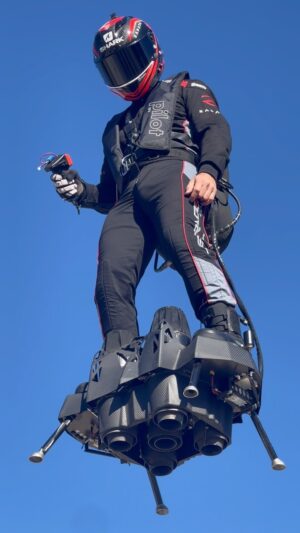Franky Zapata Instagram - No hands needed😉

#frankyzapata #zapata #flyboardair #jetpack #future #technology #innovation #engineering #mobility