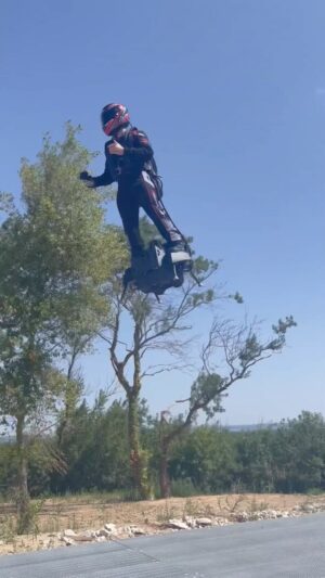 Franky Zapata Instagram - Flyboard Air vs JetRacer👊🏼choose your winner! 

#frankyzapata #zapata #flyboardair #jetpack #jetracer #flyingcar #future #technology #innovation #engineering #mobility