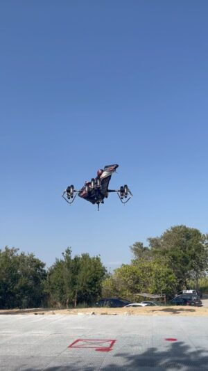 Franky Zapata Instagram - Taking off🌪️🚀

#frankyzapata #jetracer #flyingcar #zapata #future #technology #innovation #engineering #mobility
