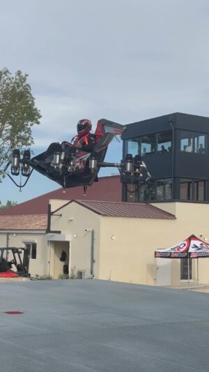 Franky Zapata Instagram - Landing checking🧐

#frankyzapata #jetracer #flyingcar #zapata #future #technology #innovation #engineering #mobility