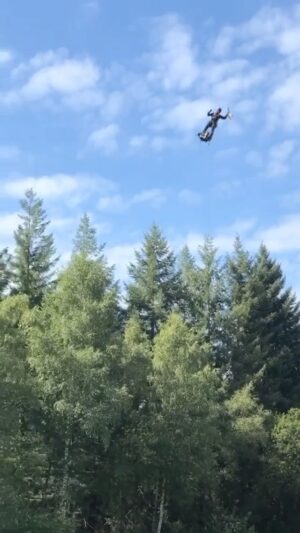 Franky Zapata Instagram - I was honored to bring the most special trophy of the F1 Belgian Grand Prix calendar🙏🏻thank you @f1 @spagrandprix 

🏎@officinacaira

🎥 el_yuritto 

#flyboardair #frankyzapata #f1 #spagrandprix #race #sport #mobility #futur #technology