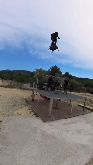 Franky Zapata Instagram - Les amis ! J’ai le plaisir de vous annoncer que je serai présent ce soir dans l’émission @c_a_vous 🔥 je vous attends nombreux à 20h05 sur @france5 👈🏻

#frankyzapata #zapata #jetpack #future #technology #tv #france5 #cavous