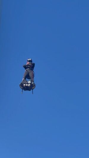 Franky Zapata Instagram - Working on some tricks🌪️

#frankyzapata #zapata #flyboardair #jetpack #future #technology #innovation #engineering #mobility