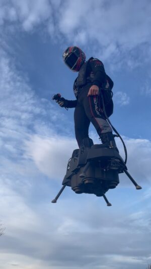 Franky Zapata Instagram - It looks easier than it is😅

#frankyzapata #flyboardair #jetpack #zapata #future #technology #innovation #engineering #mobility