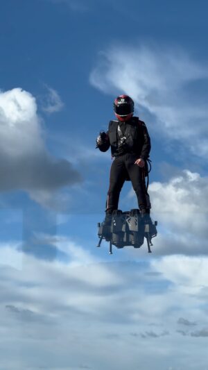 Franky Zapata Instagram - Watch me dance 🕺
#zapata #frankyzapata #flyboard #jetpack #adrenaline #justforfun #dancechallenge #passion #tgif #letsgo #flying #freeasabird