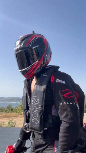 Franky Zapata Instagram - Soft braking😎

#frankyzapata #flyboardair #jetpack #zapata #future #technology #innovation #engineering #mobility 

@shark_helmets
