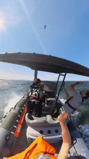 Franky Zapata Instagram - SOUND ON⚠️ New Speed Record 235km/h 

#frankyzapata #flyboardair #jetpack #zapata #future #technology #innovation #engineering #mobility