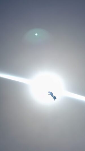 Franky Zapata Instagram - Shiny flying day💥

#frankyzapata #flyboardair #jetpack #zapata #future #technology #innovation #engineering #mobility