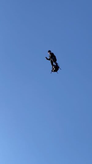 Franky Zapata Instagram - Can you guess what is the top height of Flyboard Air?😉

#frankyzapata #flyboardair #jetpack #zapata #future #technology #innovation #engineering #mobility