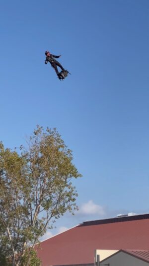 Franky Zapata Instagram - Sorry, I’m in a hurry!

#frankyzapata #zapata #flyboardair #jetracer #jetpack #flyingcar  #future #technology #innovation #engineering #mobility