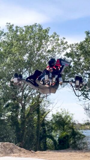 Franky Zapata Instagram - The yay! at the end of the video😅

#frankyzapata #jetracer #flyingcar #zapata #future #technology #innovation #engineering #mobility