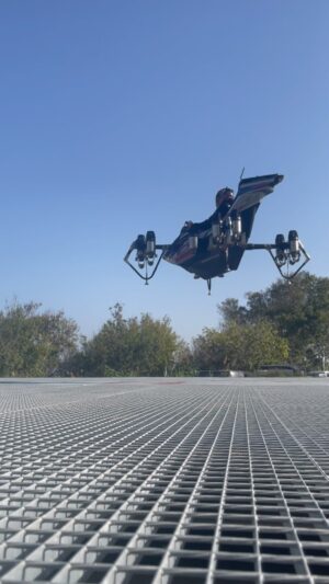 Franky Zapata Instagram - Take-off & flight test👊🏻

#frankyzapata #jetracer #flyingcar #zapata #future #technology #innovation #engineering #mobility