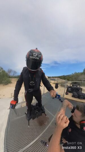Franky Zapata Instagram - Hey guys! Please let me know if you would like to watch more videos like this one👇🏻

#frankyzapata #flyboardair #jetpack #zapata #future #technology #innovation #engineering #mobility