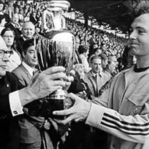 Franz Beckenbauer Instagram - Who do you think is going to win tonight? @official_sslazio or @fcbayern #franzbeckenbauer #beckenbauer #fb
#kaiser #franzbeckenbauerstiftung #beckenbauerstiftung #championsleague #trophy ©️Getty image