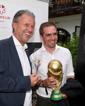 Franz Beckenbauer Instagram - A big thank you to our sponsors and friends for making this unforgettable event possible🏆
#wm1990 

©️W.Breiteneicher für H.Beckenbauer