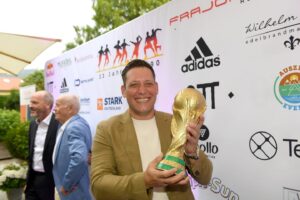 Franz Beckenbauer Instagram - A big thank you to our sponsors and friends for making this unforgettable event possible🏆
#wm1990 

©️W.Breiteneicher für H.Beckenbauer