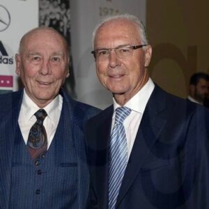Franz Beckenbauer Instagram - We are all heartbroken to have learned about Horst‘s passing. The last member of the 1954 World Cup squad. Our thoughts are with his family. Rest In Peace my friend.

©️imago/Norbert Schmidt