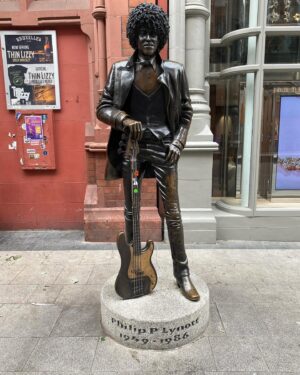 Fred Armisen Instagram - 🇮🇪!
@thinlizzy @lessavyfavofficial @rockyoriordan @jonwurster @pearljam