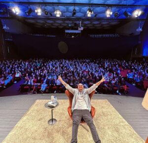 Fred Elboni Instagram - Estreia do meu monólogo “Sinto, logo existo”! Que dia especial! Obrigado a todos que foram 💙

📸 @wartungoficial