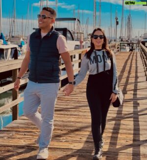 Fred Ferreira Instagram - Sobre viajar demais? Procure minha GERENTE para mais informações! É ela que manda na minha conta bancária! 🤣 Se isso é bom? Não sei! #minhasmilhas #minhasviagens