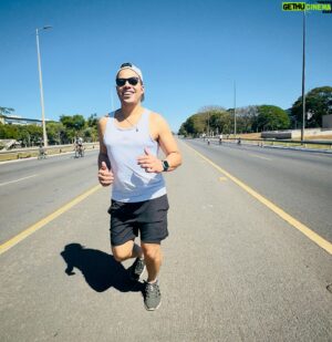 Fred Ferreira Instagram - Nos domingos friorentos e de folga, corrida! Seria eu um corredor profissional ou fake para foto?