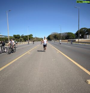 Fred Ferreira Instagram - Nos domingos friorentos e de folga, corrida! Seria eu um corredor profissional ou fake para foto?